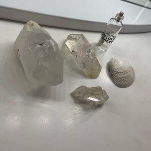 Crystals, tiger tooth, sea shell